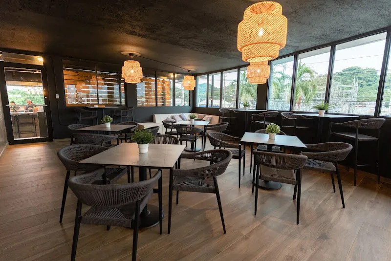 Mi Viejo Café Bar & Grill