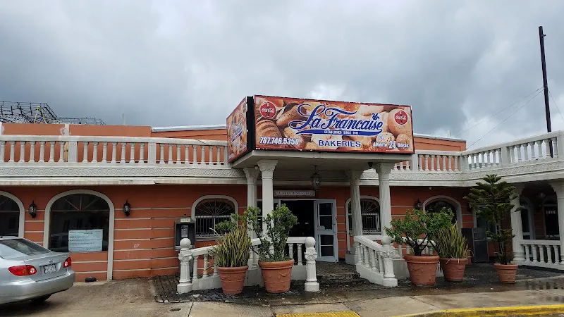 Panadería La Française Caguas / Farinole Pizza & Bar / Eiffel Café