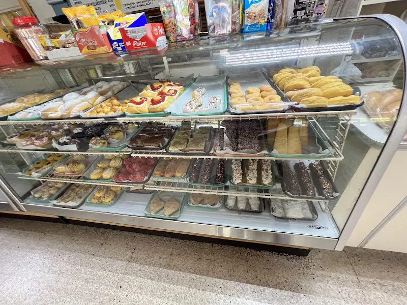 Panadería y Repostería Lourdes