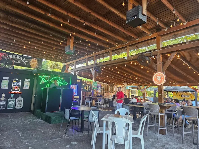 Echate Pa'k Bar & Grill