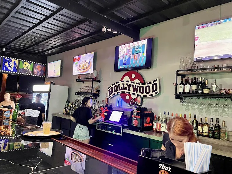 Hollywood Café